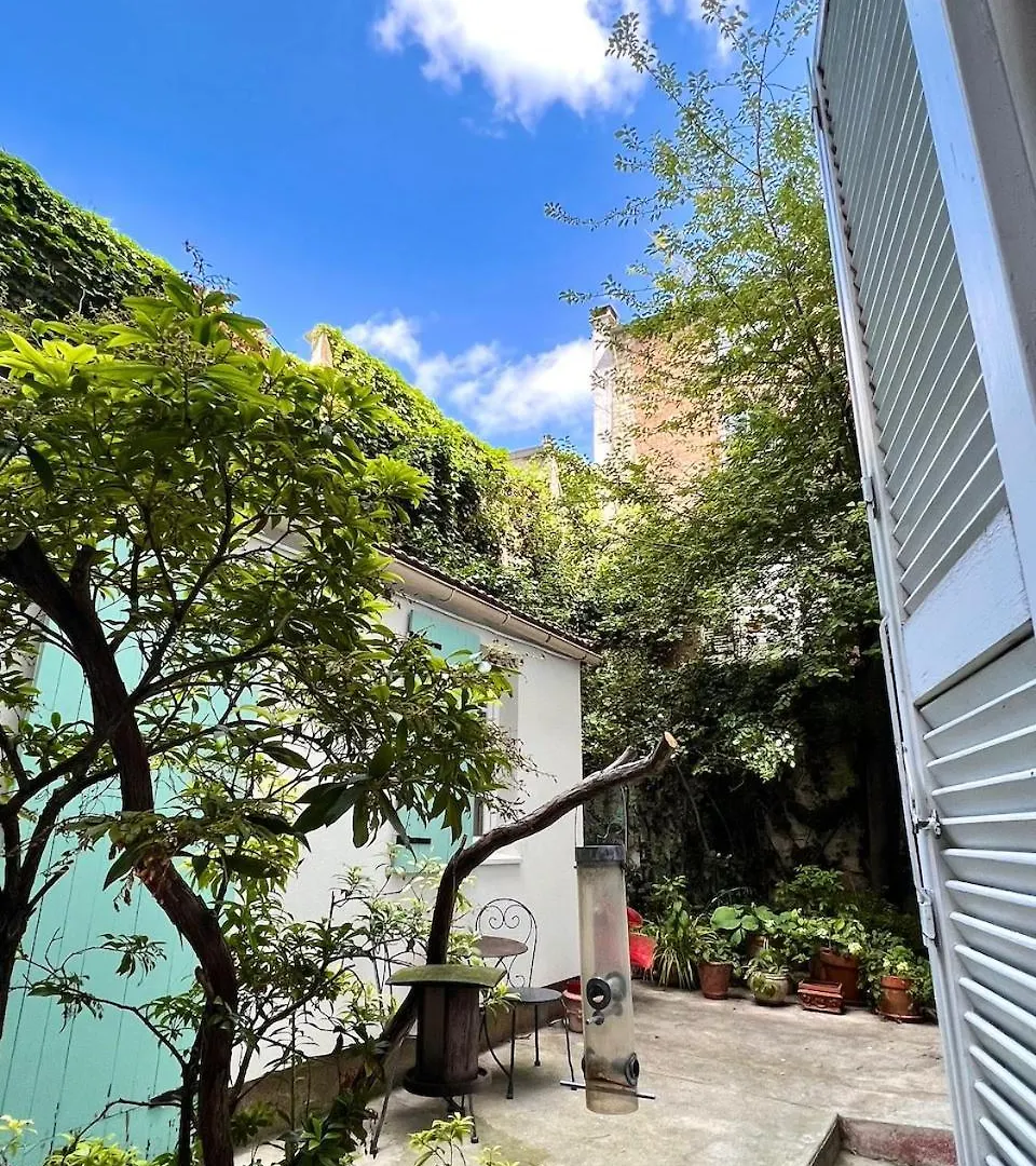 Charming Montmartre باريس