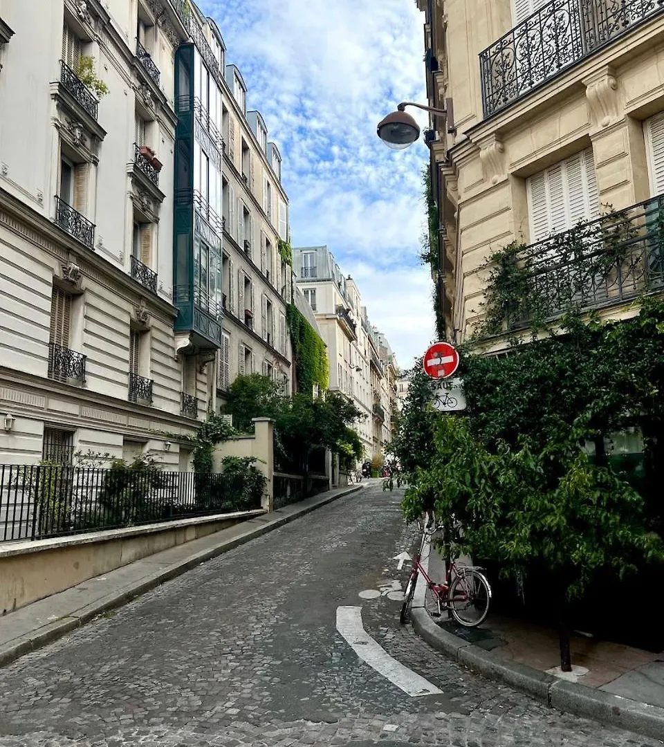 Charming Montmartre باريس